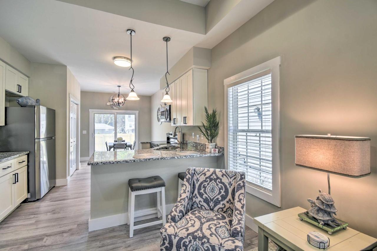 Ocean Isle Beach Home With Shared Lanai And Grill Exterior photo
