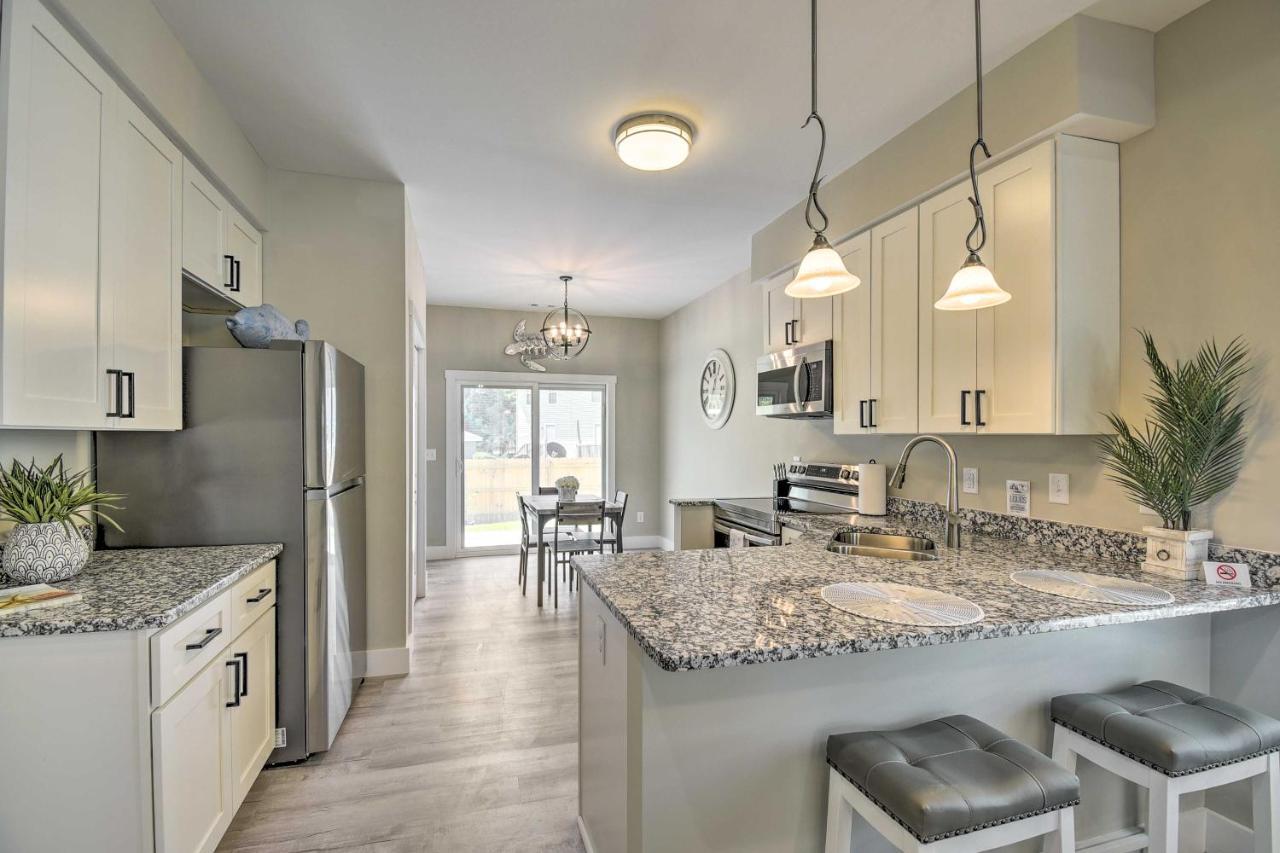 Ocean Isle Beach Home With Shared Lanai And Grill Exterior photo